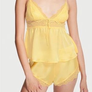 VICTORIA'S SECRET  size small/ FIT Medium Satin Cami Set